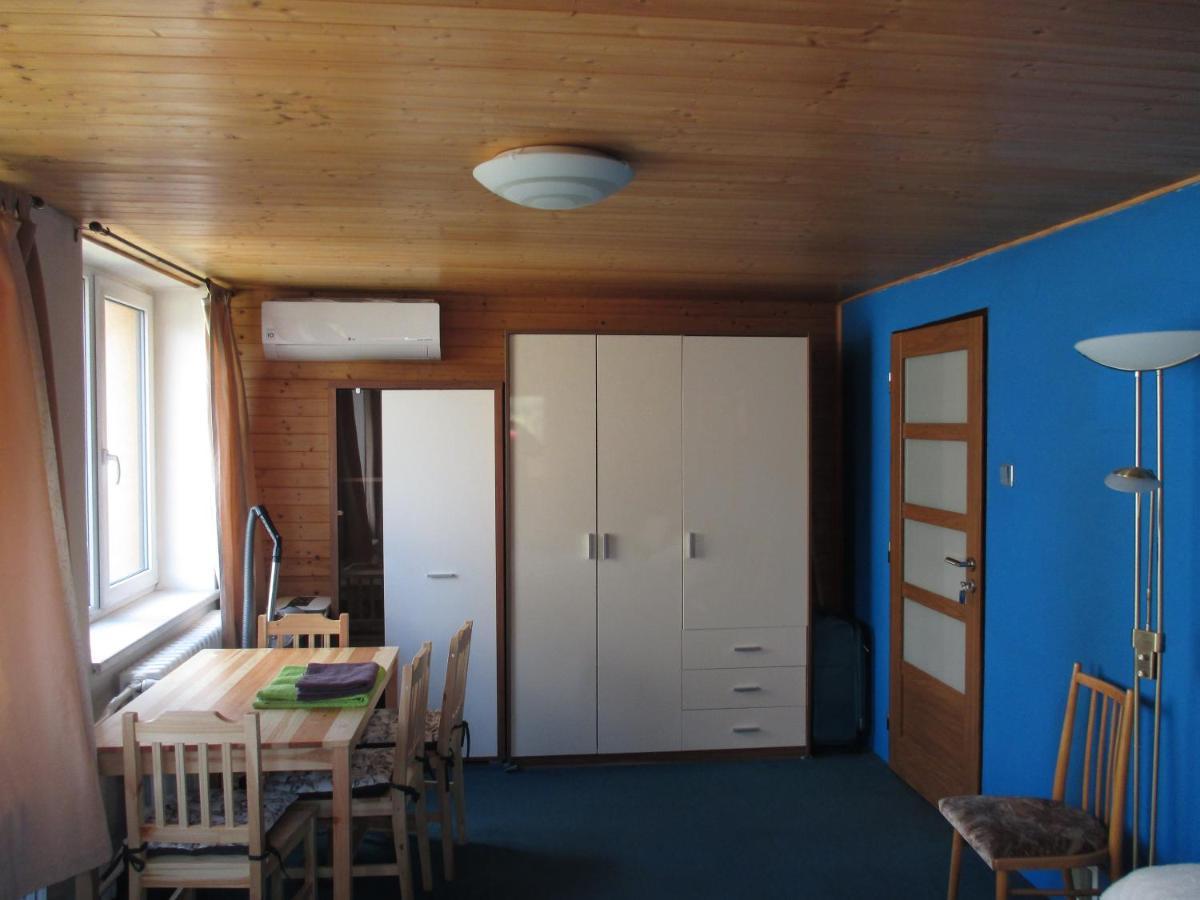 Rd Cerncin Bucovice Apartment Exterior photo